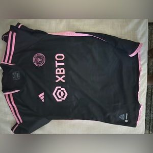 Men’s new with tag authentic Messi jersey. Size xl slim fit